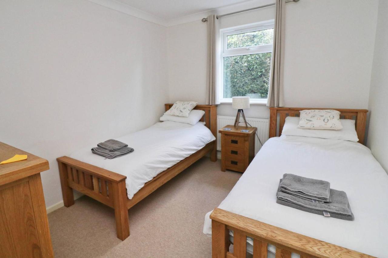 Holiday Home With Estuary Views, Parking & Balcony Padstow Exterior photo