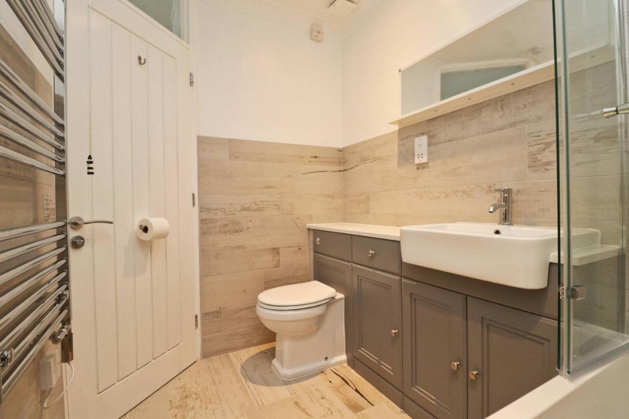 Holiday Home With Estuary Views, Parking & Balcony Padstow Exterior photo